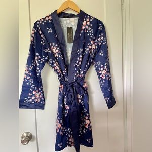 Morgan Lane x FabFitFun satin robe, size S/M, new with tags, never worn